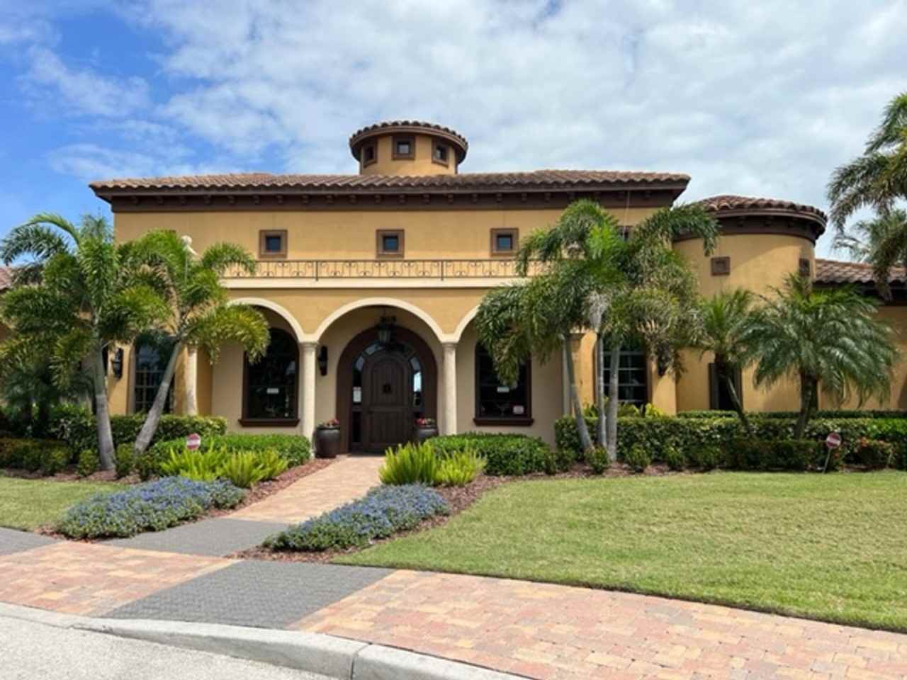 89 Redondo Dr - Photo 2 of 30