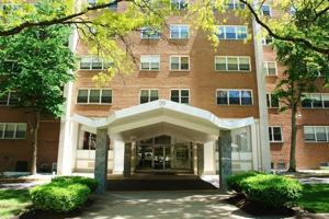 featured image of 39 E 39th St