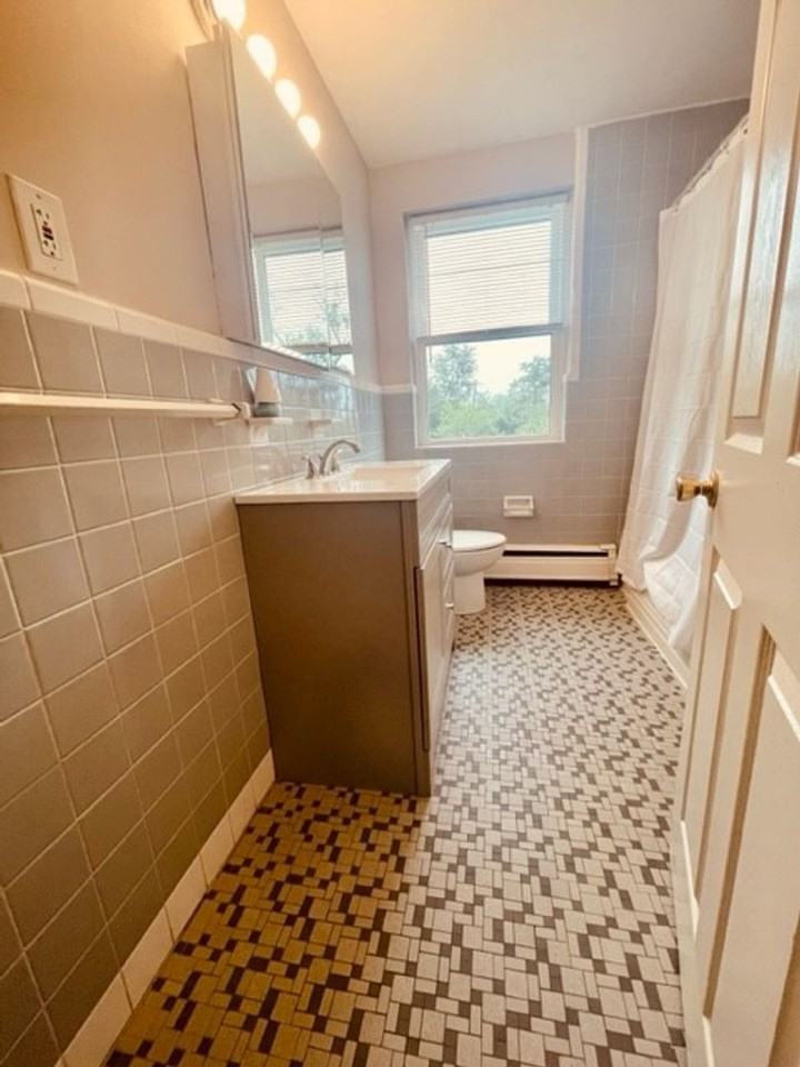 Manor House Apartments - Photo 6 of 11