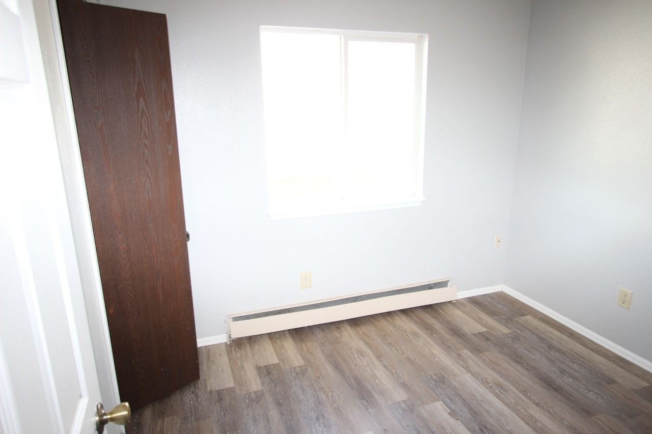 ***Rarely Available***3 bed 1 bath, 2 blocks from Colorado Mesa University - Photo 4 of 7