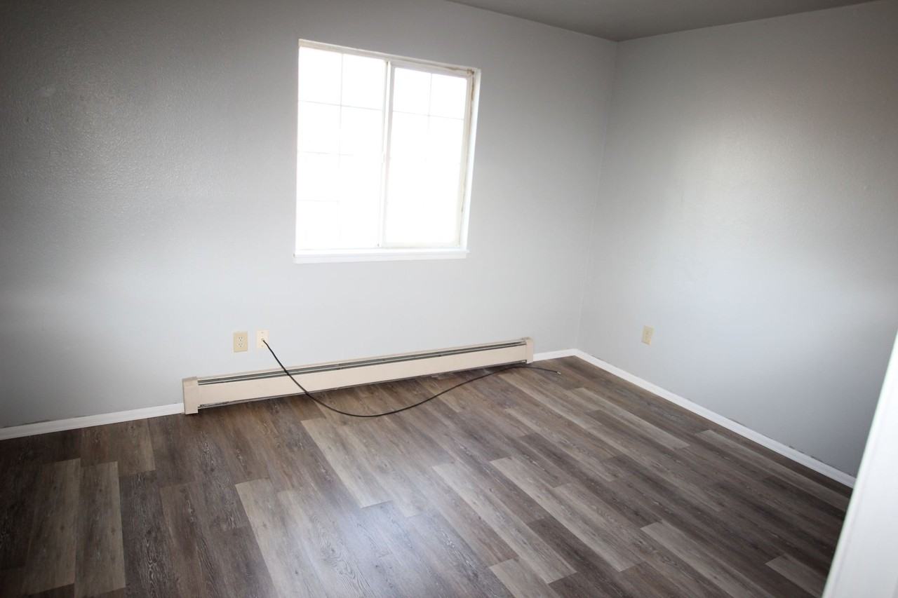 ***Rarely Available***3 bed 1 bath, 2 blocks from Colorado Mesa University - Photo 5 of 7