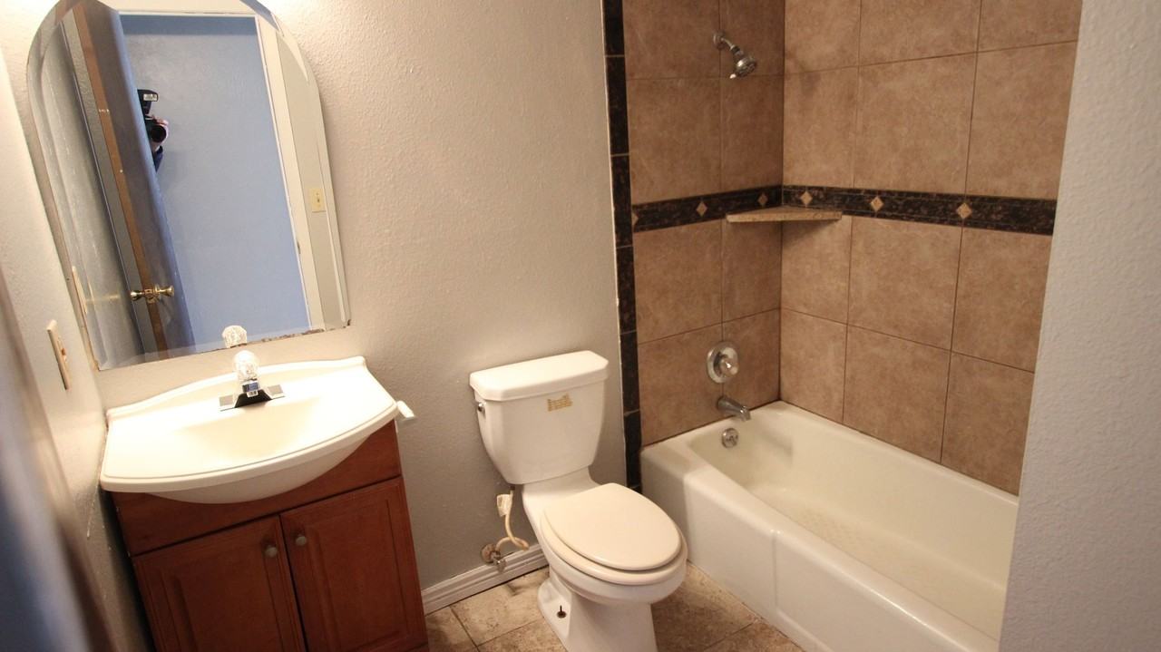***Rarely Available***3 bed 1 bath, 2 blocks from Colorado Mesa University - Photo 7 of 7