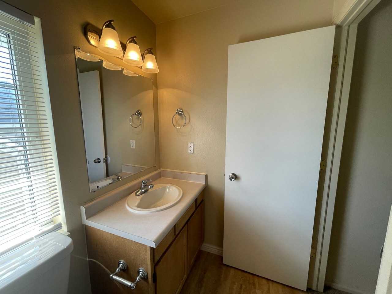 315 Hacienda Ct - Photo 4 of 10