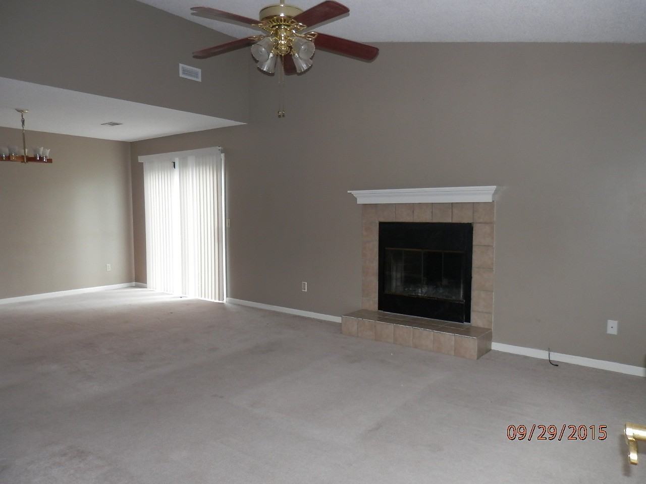 625 Oak St - Photo 2 of 7