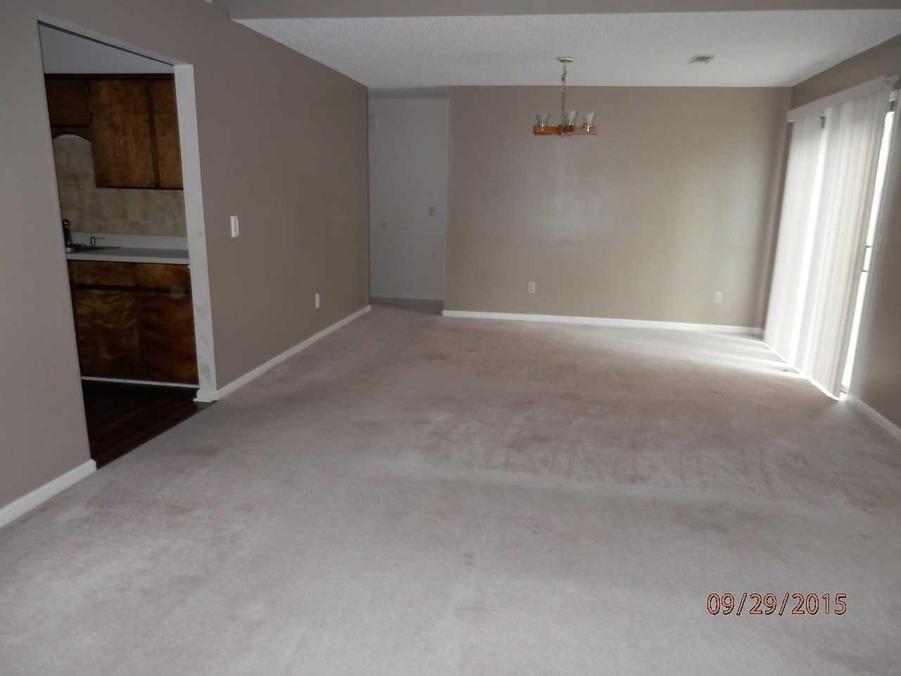 625 Oak St - Photo 3 of 7