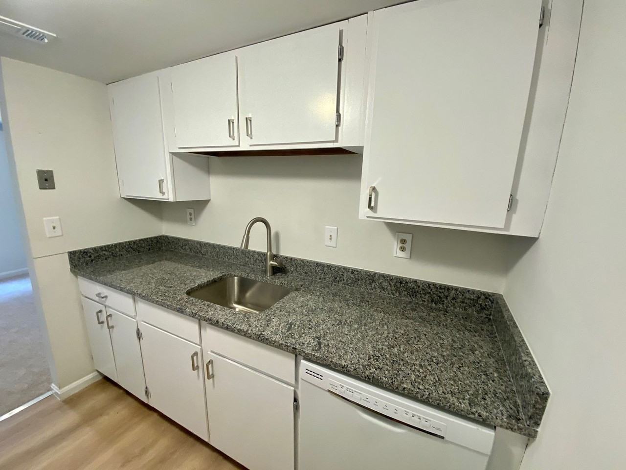 664 Newbridge Ct - Photo 3 of 15