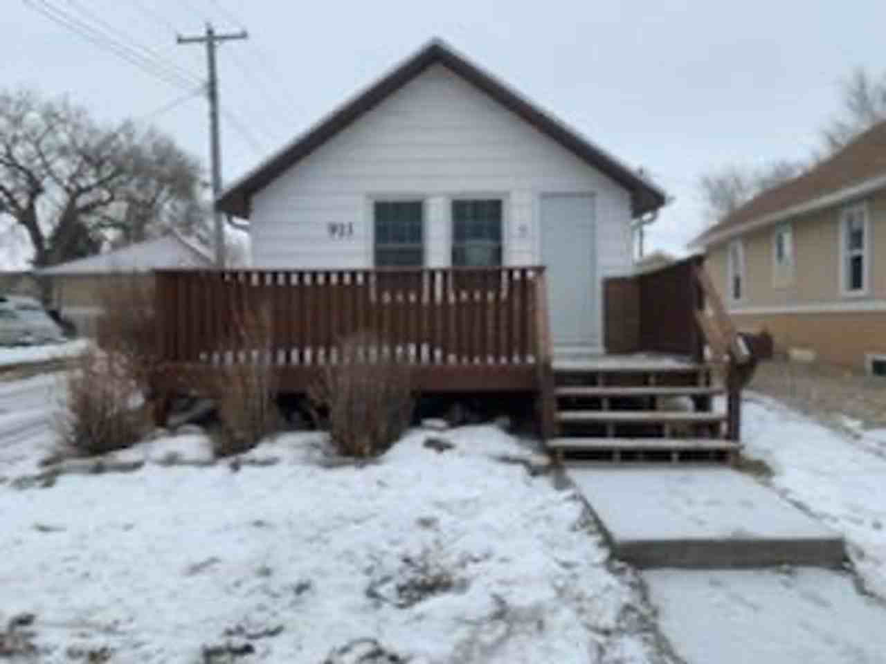 911 E Sweet Ave - Photo 3 of 13