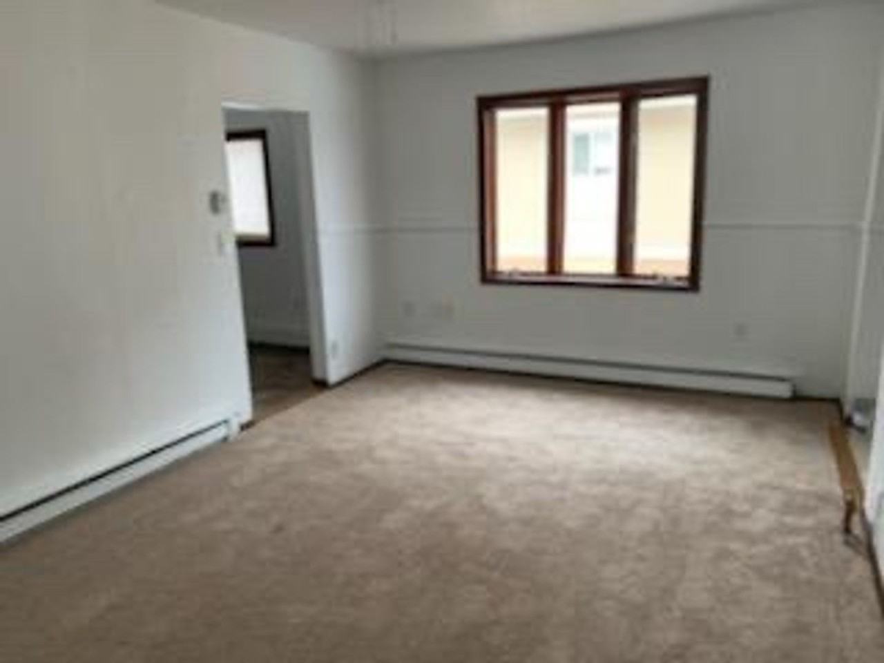 911 E Sweet Ave - Photo 2 of 13