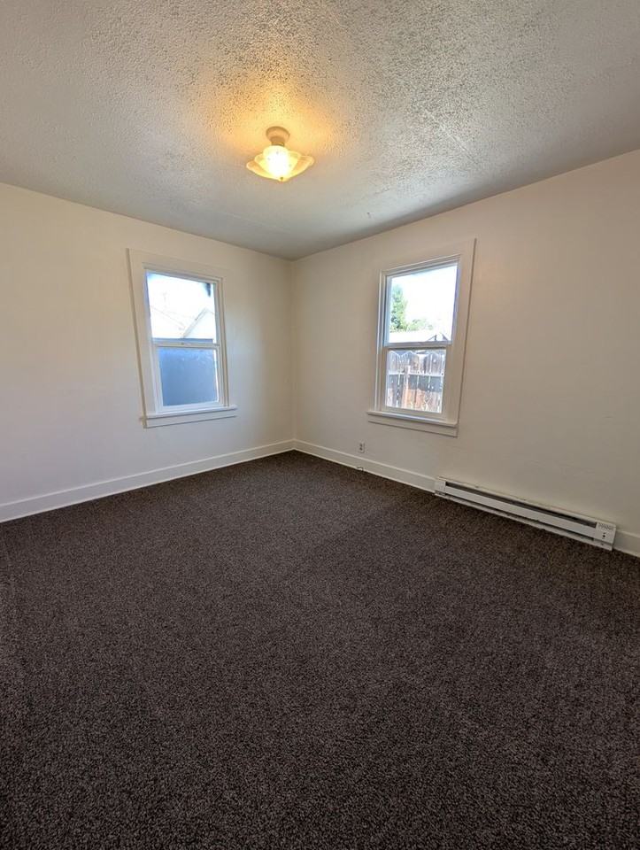 1912 Laurel St - Photo 4 of 8