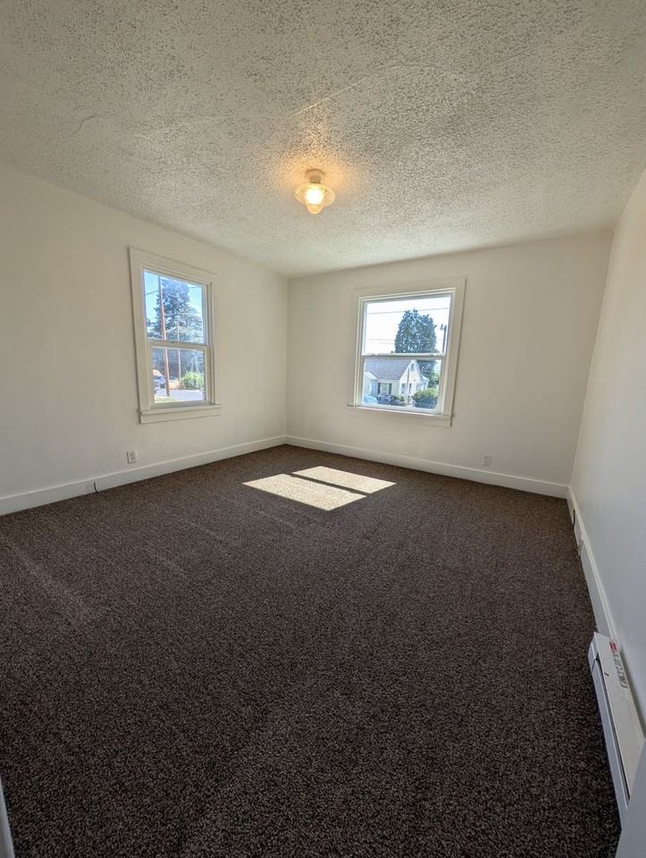 1912 Laurel St - Photo 5 of 8