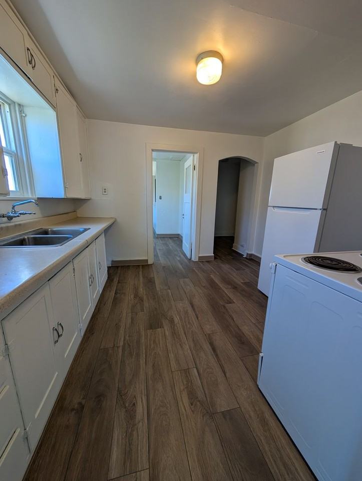 1912 Laurel St - Photo 6 of 8