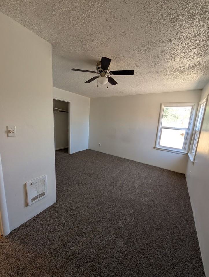 1912 Laurel St - Photo 7 of 8