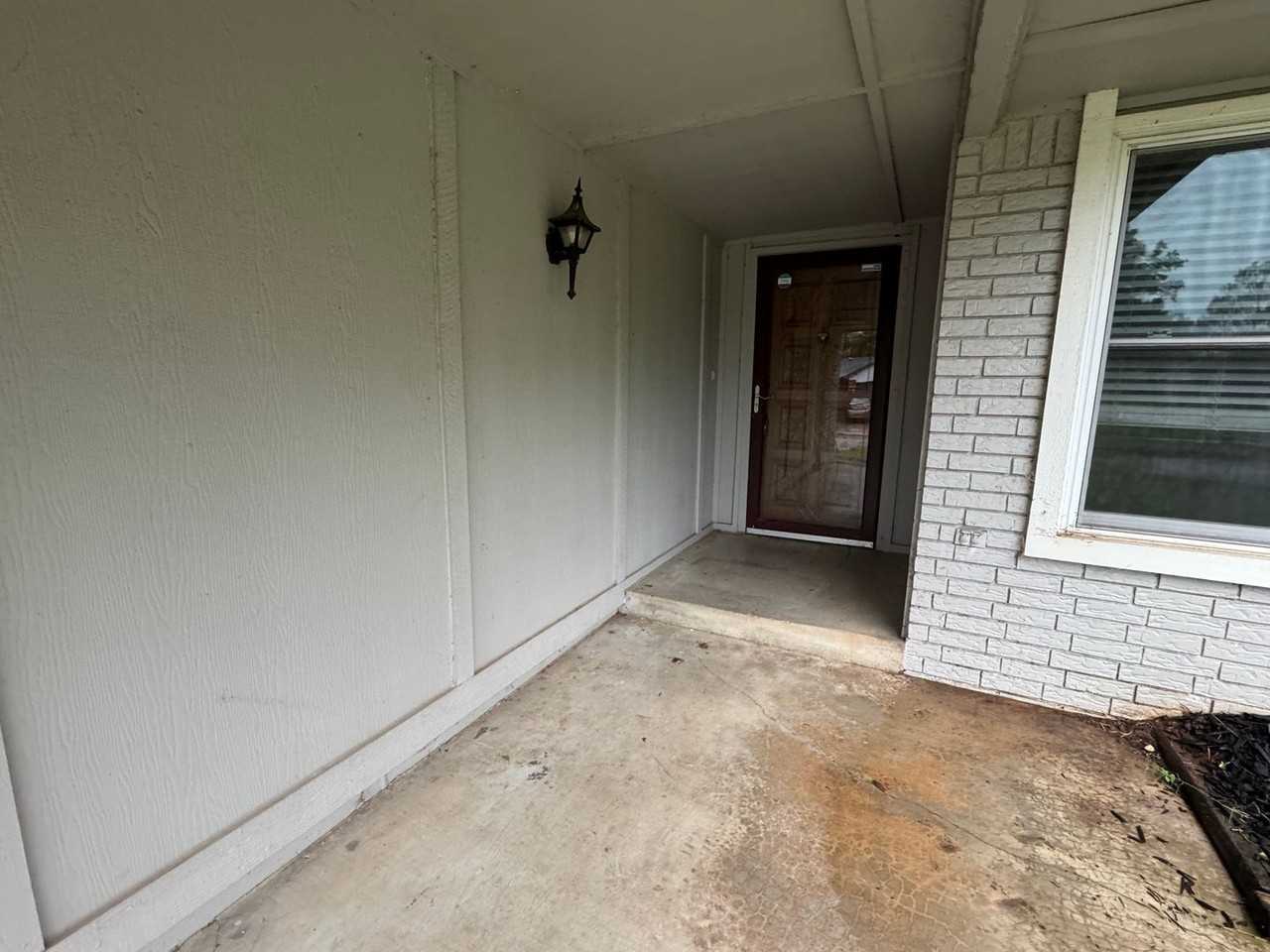 5716 S Elm Ave - Photo 2 of 19