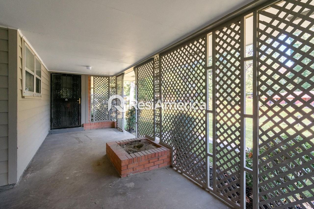 4339 Newton Dr - Photo 2 of 20