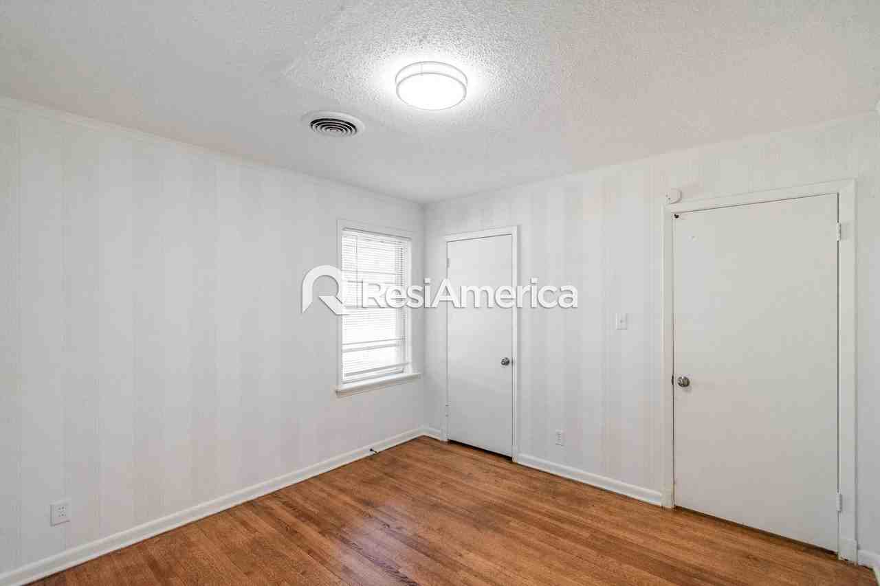 4339 Newton Dr - Photo 3 of 20