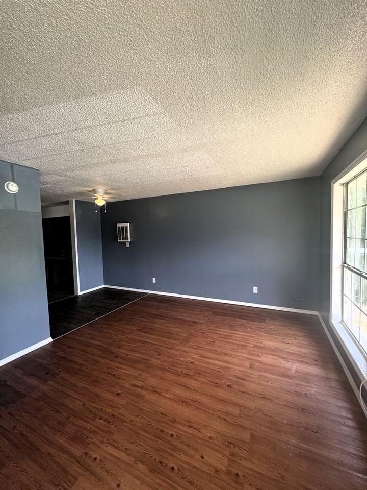 101 Dukes Dr - Photo 2 of 10
