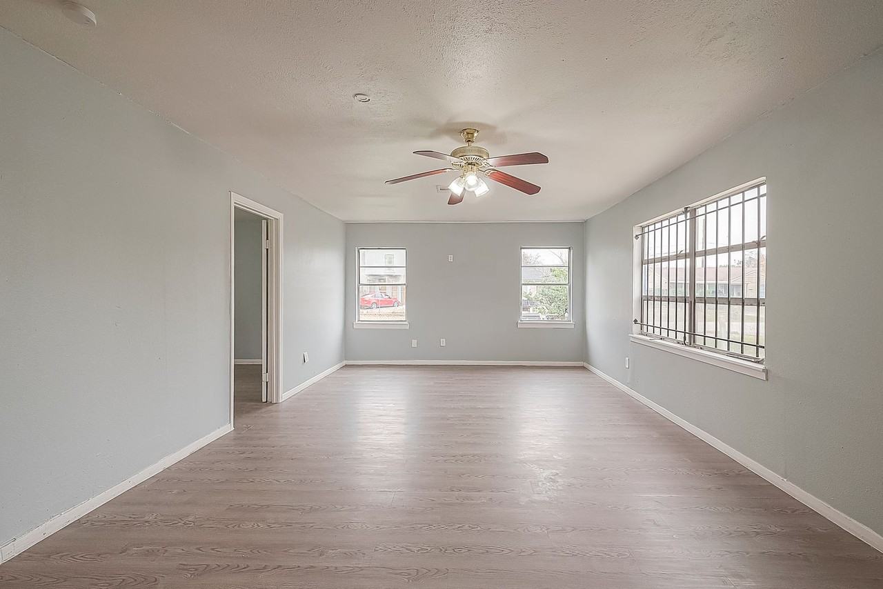 9302 Fairland Drive - Photo 4 of 16