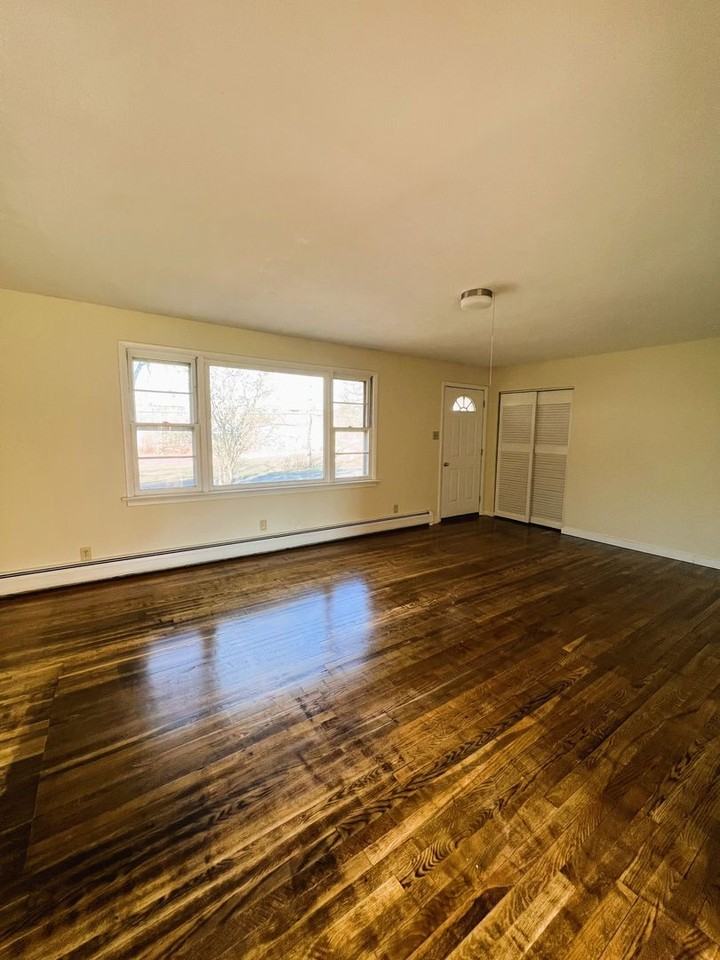 341 Tamarack Rd - Photo 2 of 7