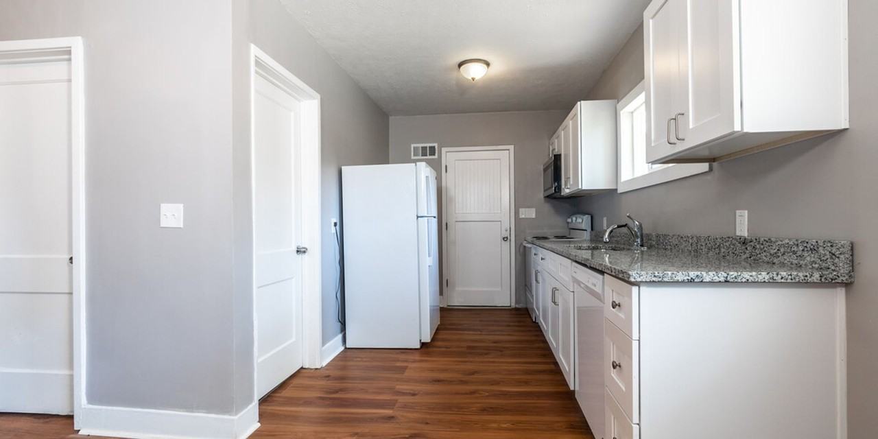1220 S 48th St - Photo 4 of 12