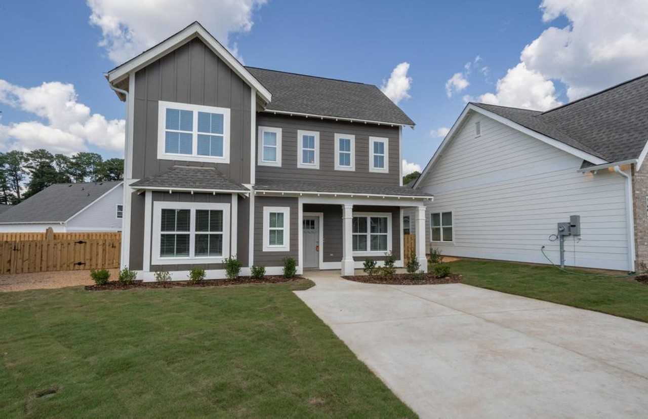 130 Hampton Cir - Photo 3 of 38