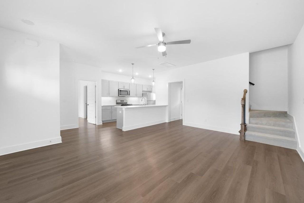 130 Hampton Cir - Photo 4 of 38