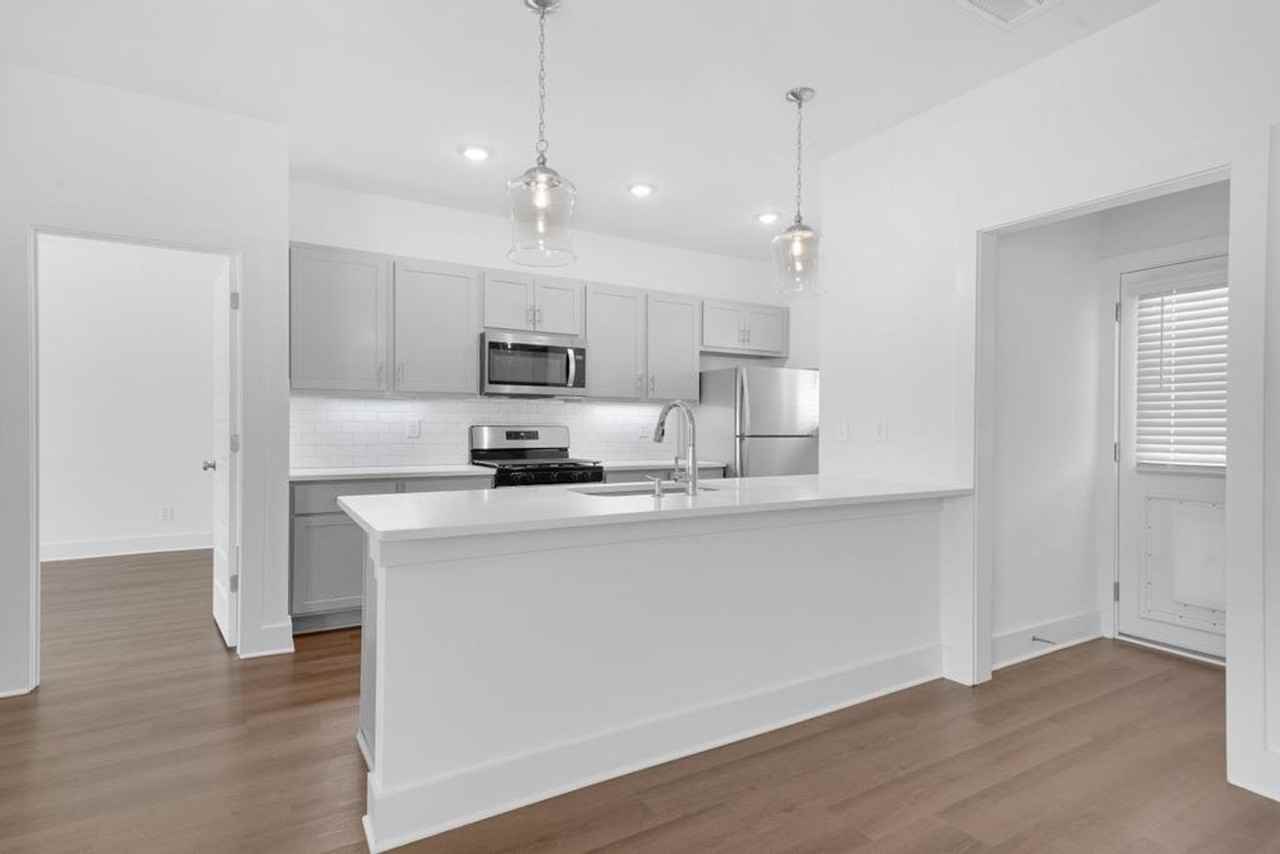 130 Hampton Cir - Photo 5 of 38