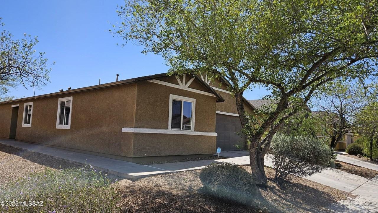 5072 E Fishhook Ct - Photo 2 of 19