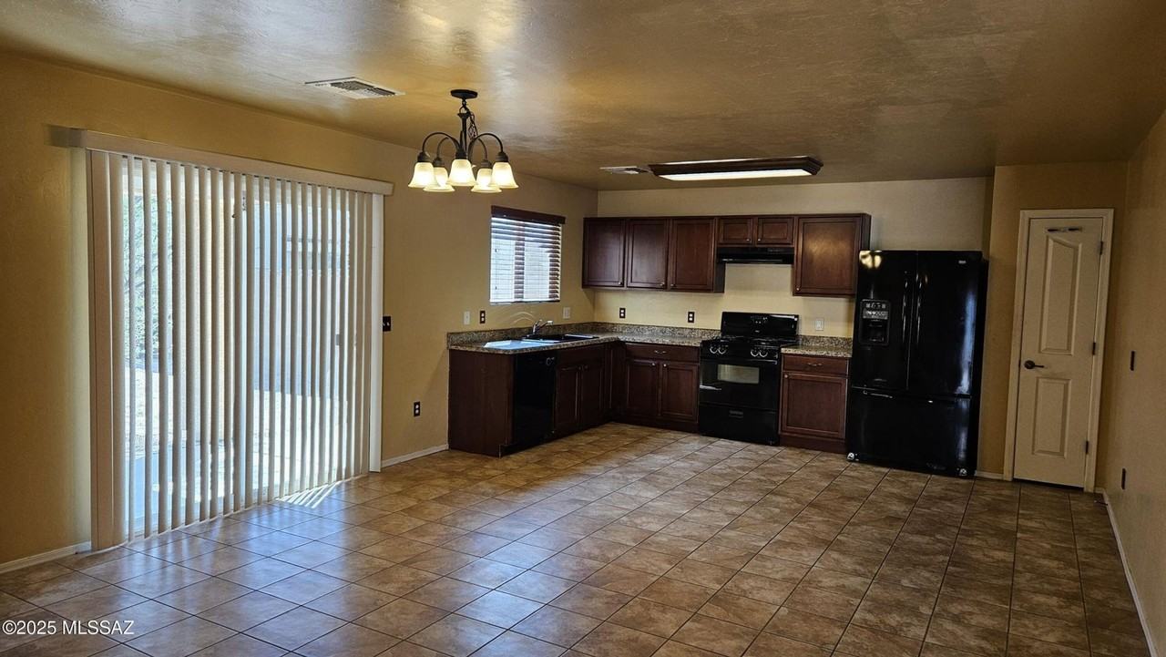 5072 E Fishhook Ct - Photo 3 of 19