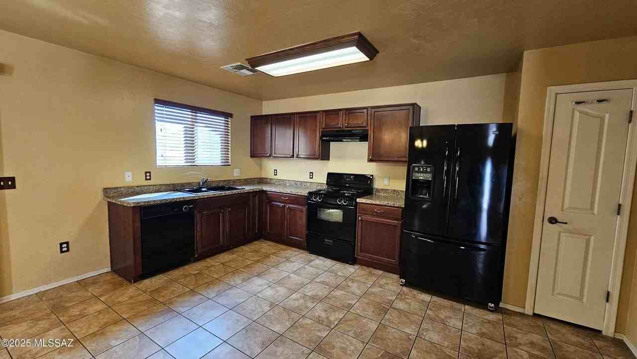 5072 E Fishhook Ct - Photo 4 of 19