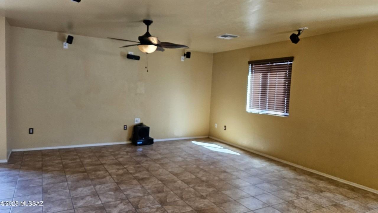 5072 E Fishhook Ct - Photo 5 of 19