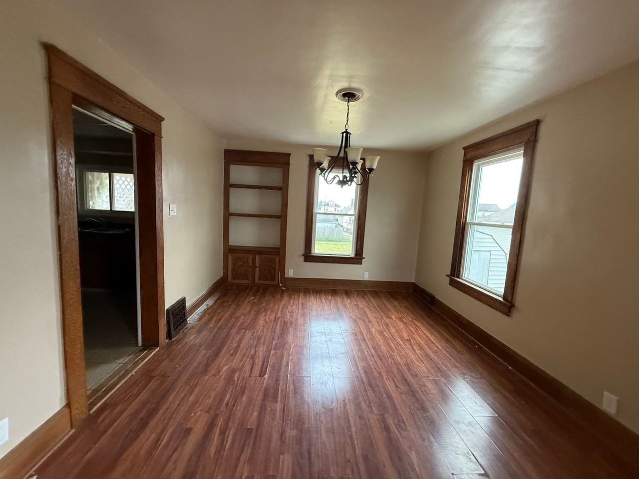 1016 Beckford St - Photo 3 of 8