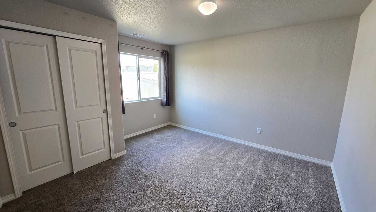 1034 Cana Grv - Photo 4 of 26