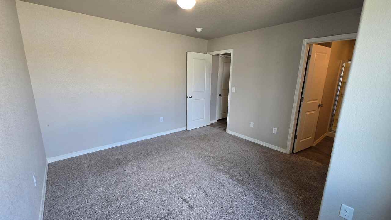 1034 Cana Grv - Photo 6 of 26