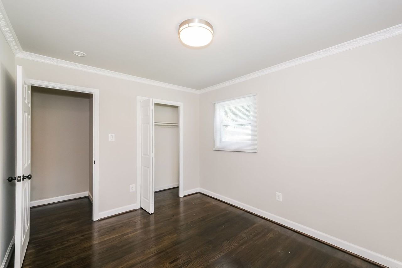6805 Pepper St - Photo 4 of 21