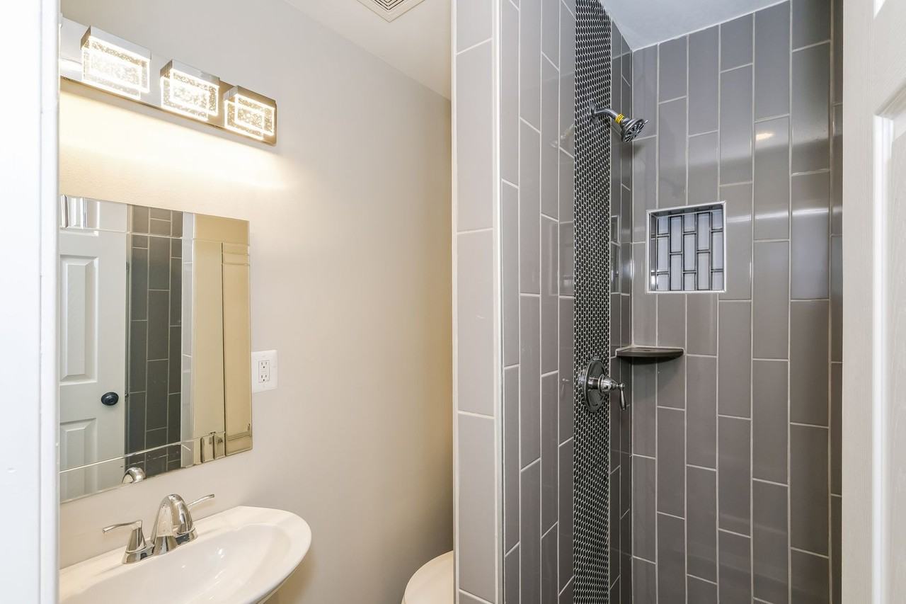 6805 Pepper St - Photo 5 of 21
