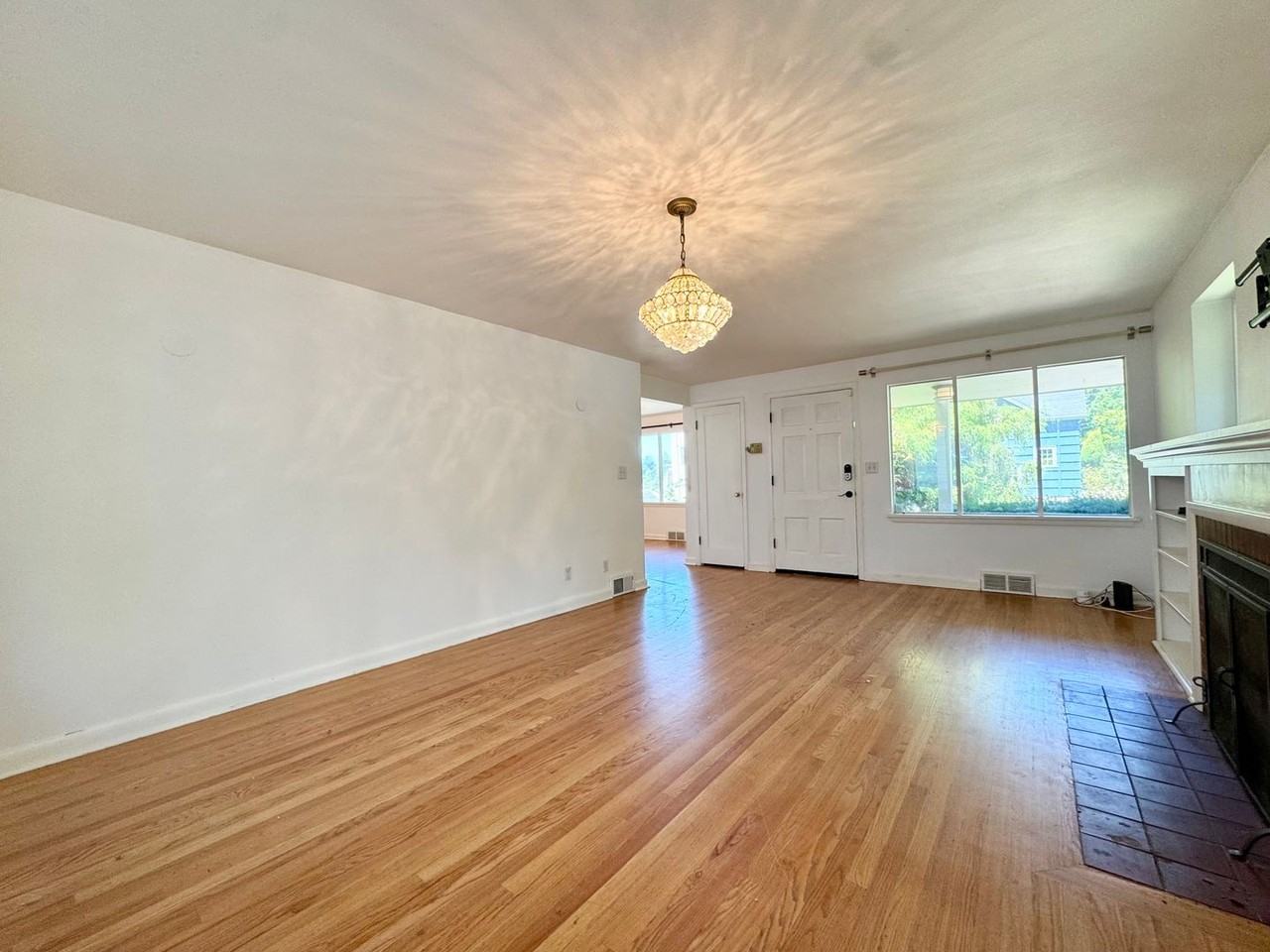 205 Nw 65th St - Photo 3 of 21