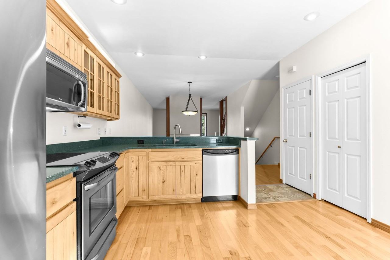 6143 S Virginia Ave - Photo 2 of 48