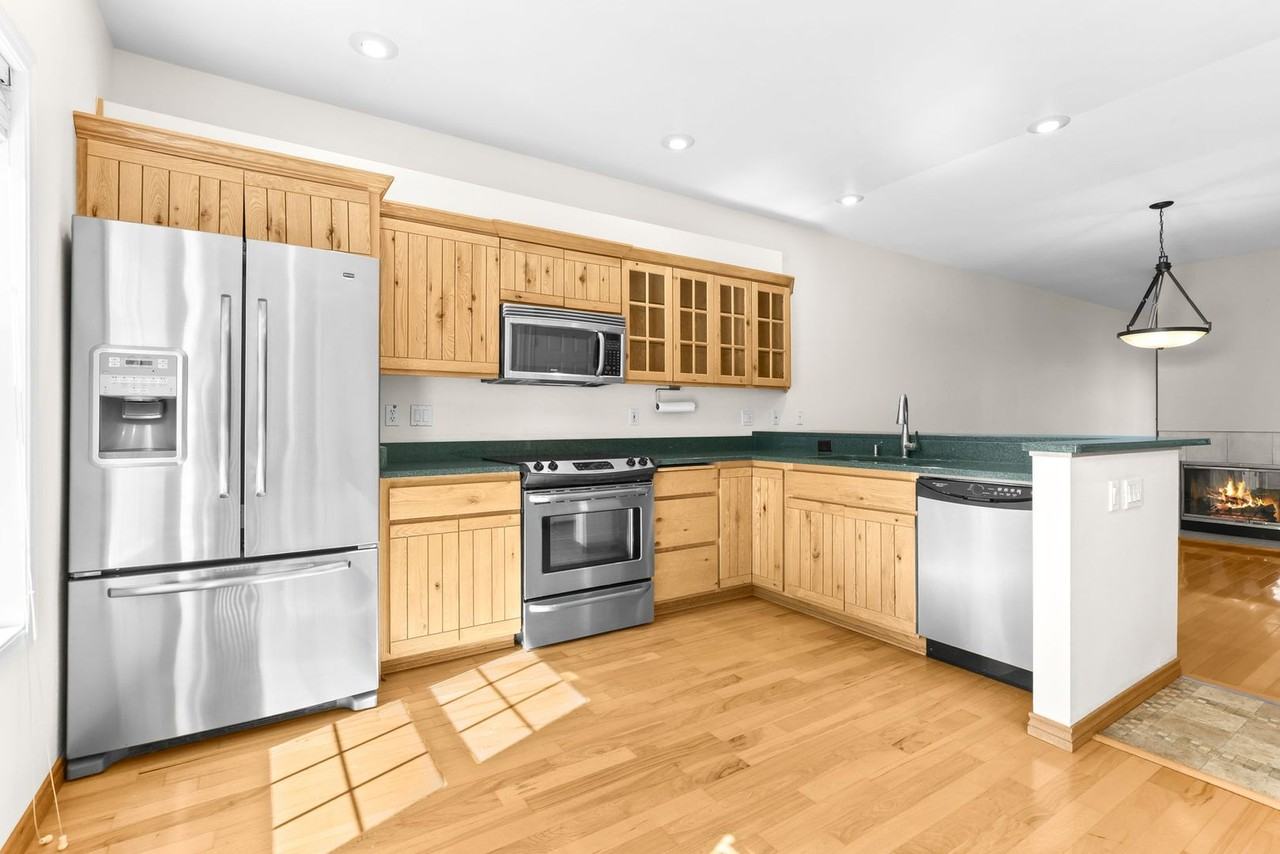 6143 S Virginia Ave - Photo 3 of 48