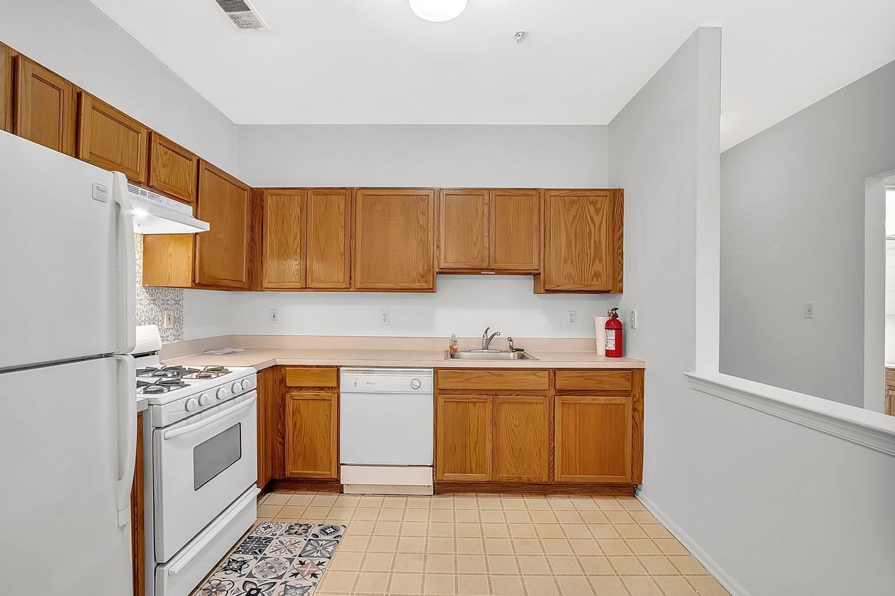 524 Coppola Dr - Photo 3 of 15