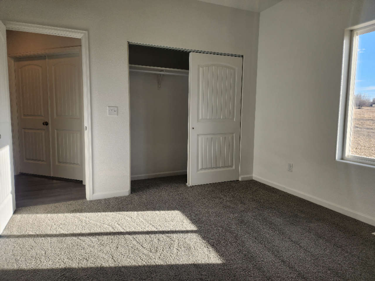 710 E Hahns Peak Ave - Photo 2 of 10