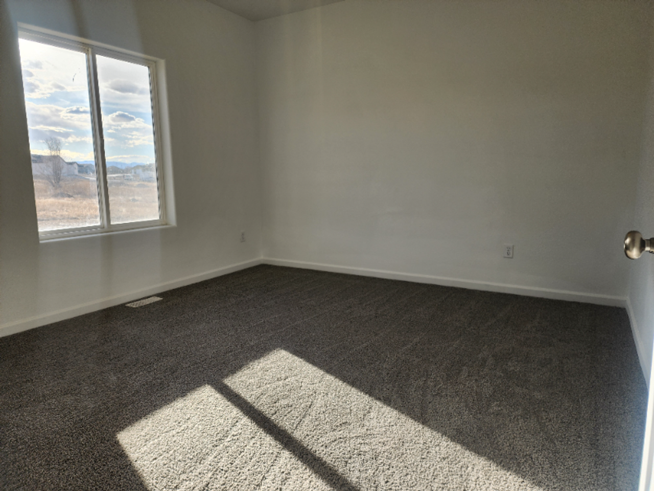 710 E Hahns Peak Ave - Photo 3 of 10