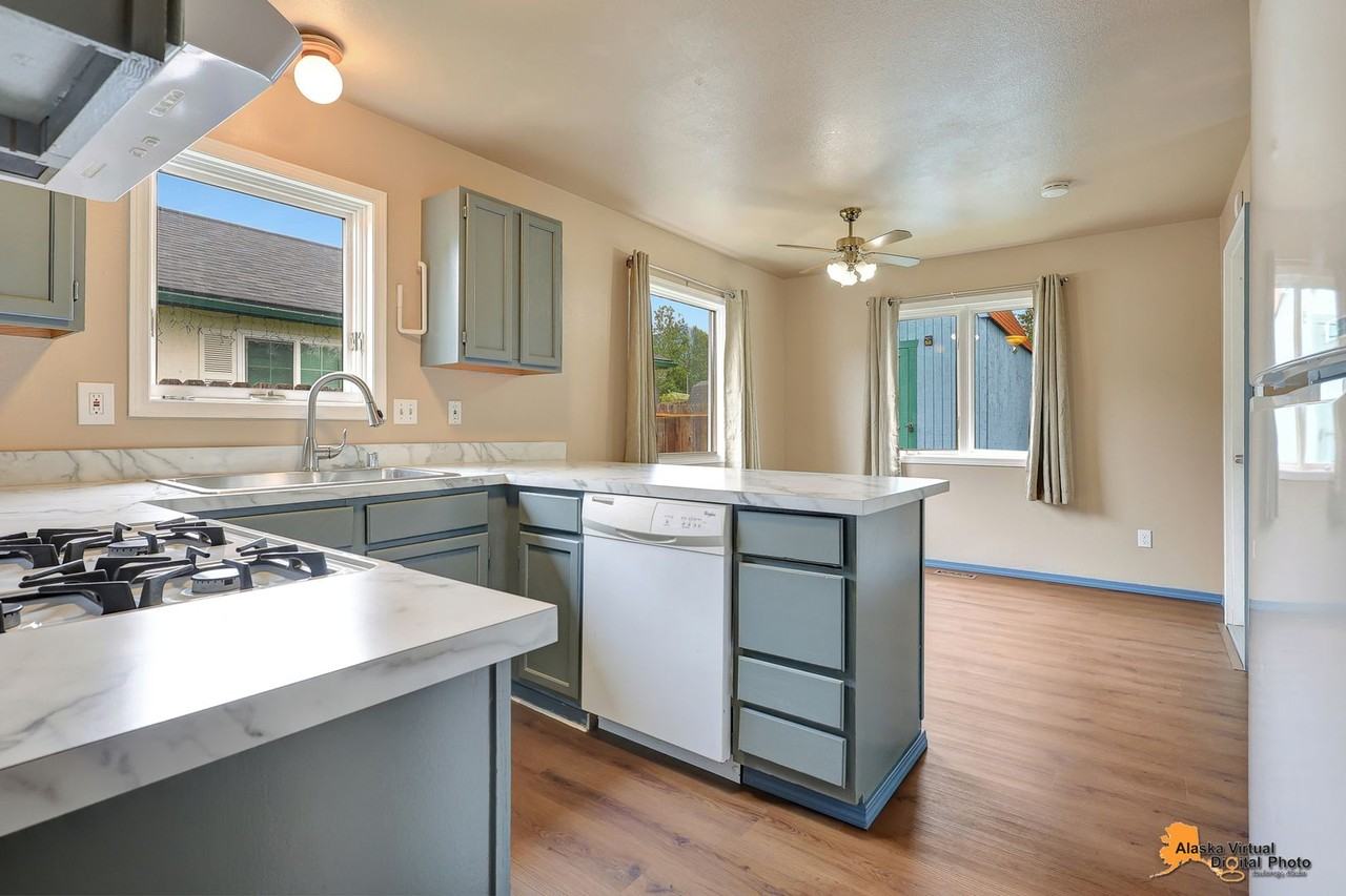 7620 Regal Mountain Dr - Photo 2 of 36