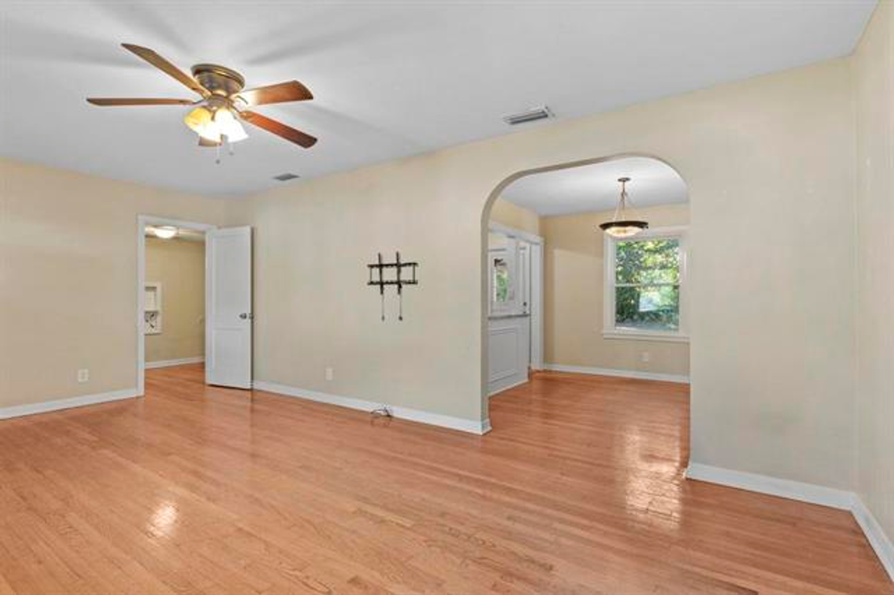 1216 Carraway St - Photo 5 of 21