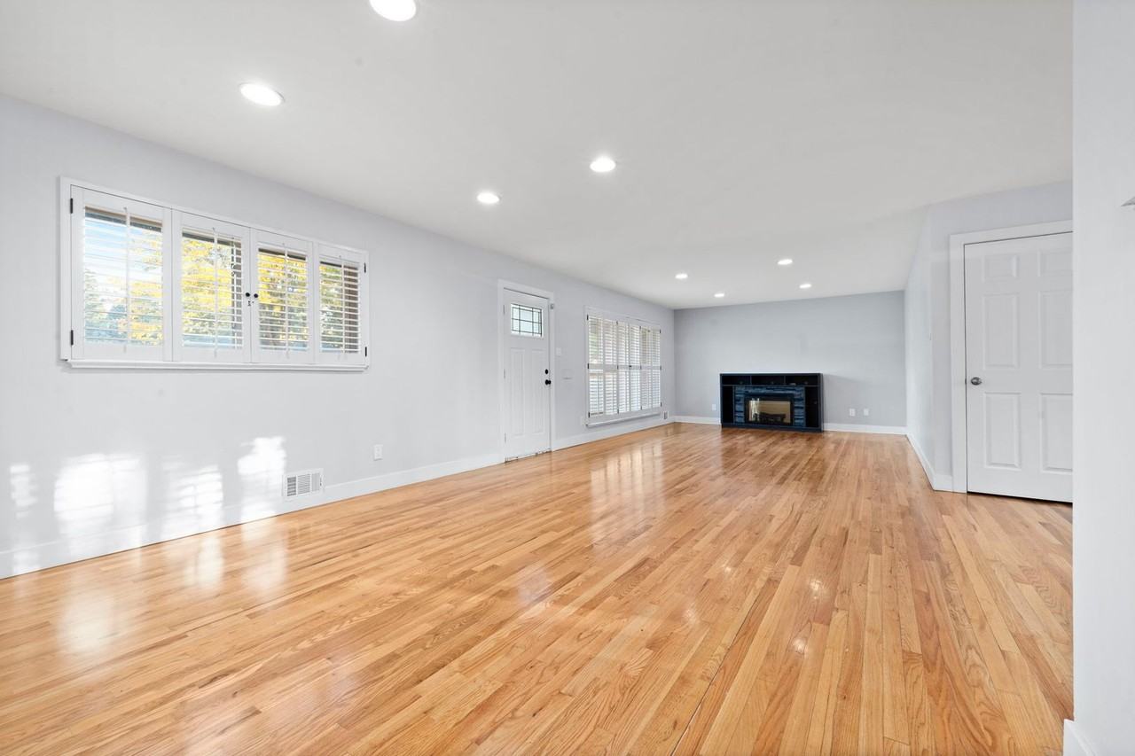 3565 S Holly St - Photo 4 of 31