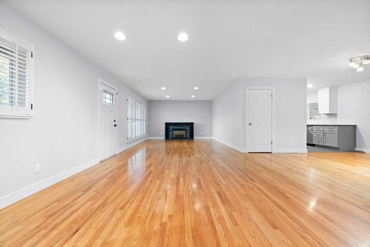 3565 S Holly St - Photo 6 of 31