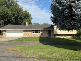 204 Hillcrest Dr - Photo 1 of 1