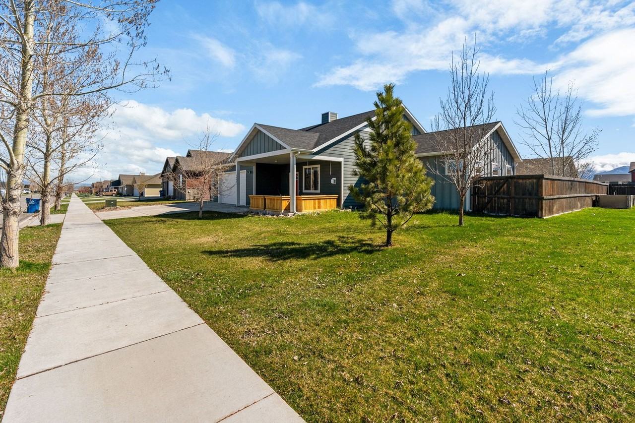1604 Drummond Blvd - Photo 3 of 31