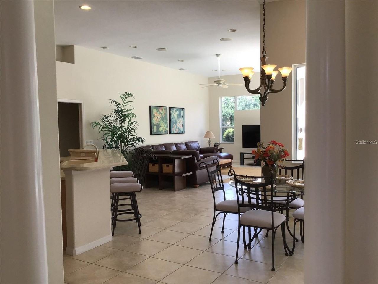 1292 W Hillsborough Blvd - Photo 2 of 17
