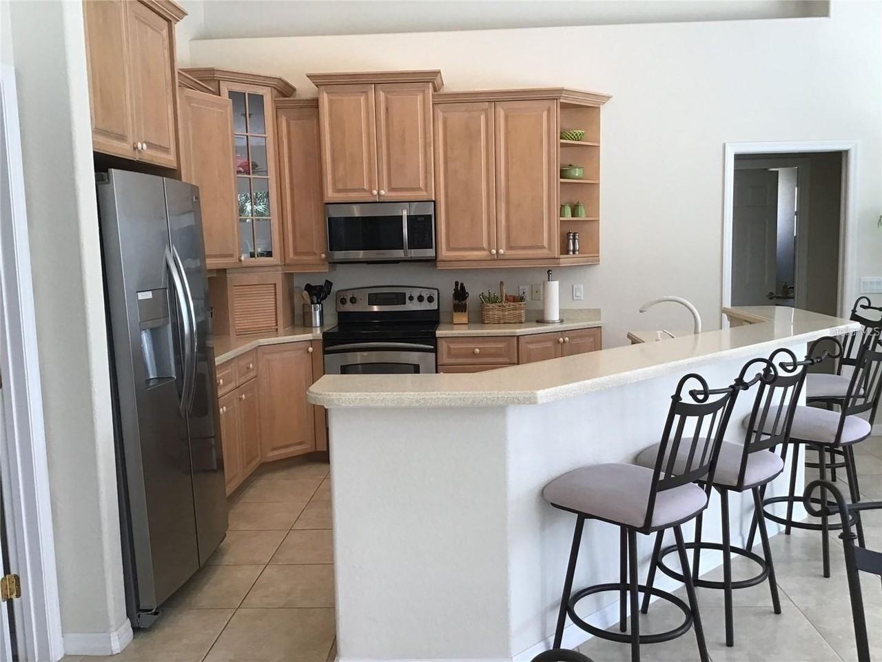 1292 W Hillsborough Blvd - Photo 3 of 17