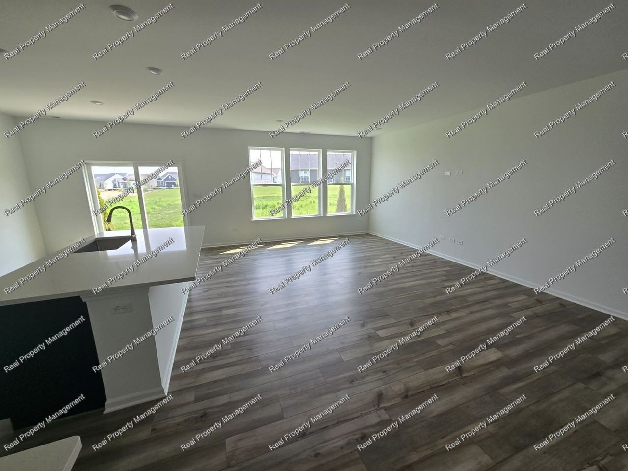 8313 Kannon Dr - Photo 2 of 16